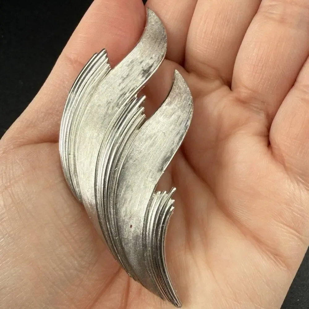 Vintage Crown Trifari Signed Brushed Silver Tone Leaf / Feather Wing Brooch Pin